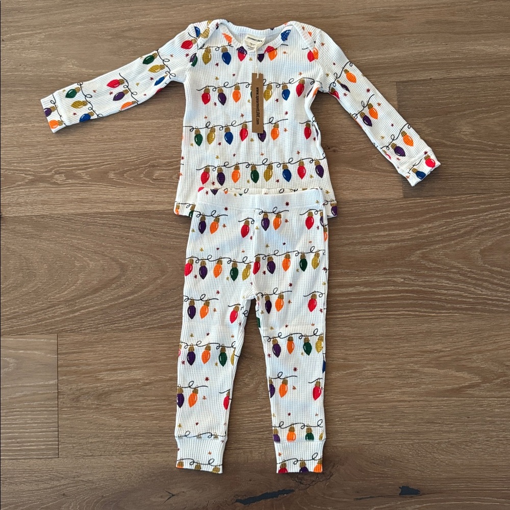SpearmintLOVE Festive Light Print Pajama Set Size 18-24 months. New with tags.